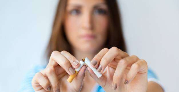 Milyen tüneteket okoz a dohányfüst belélegzése?